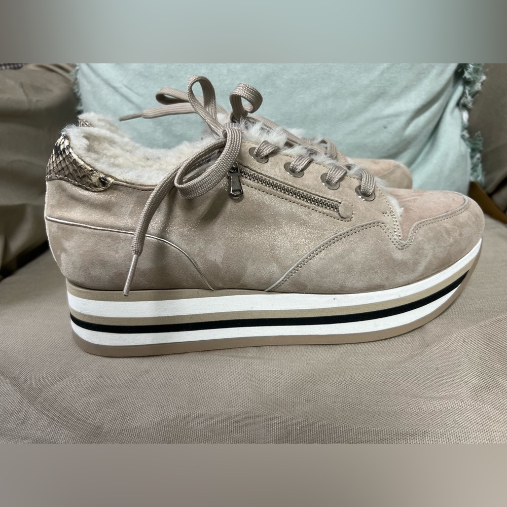 Soft waves sneakers size Euro 41